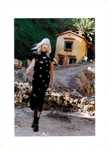 Newton_Blumarine_Spring_Summer_1994_12.thumb.png.243192aa9e7588ac18ef539985d729f5.png