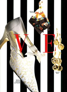 Valentino_Spring_Summer_1994_04.thumb.png.ae1fe11e962d09a29b1724b4b1b698e4.png