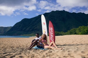 h-19-07-29_KITH-COCA-COLA-CAMPAIGN-HAWAII_Shot05_496-1.thumb.jpg.2b24706a93687c8b218a7da406fb5ab4.jpg