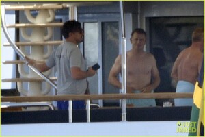 leonardo-dicaprio-yacht-day-camila-morrone-103.thumb.jpg.775b977e0048e229953d8a00e0007ef2.jpg