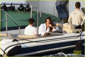 leonardo-dicaprio-yacht-day-camila-morrone-36.thumb.jpg.62376fcb5ec1cdc4790d27c817928093.jpg