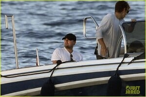 leonardo-dicaprio-yacht-day-camila-morrone-38.thumb.jpg.5eab6dc969e94d4765dec8cfa7c84310.jpg