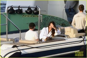 leonardo-dicaprio-yacht-day-camila-morrone-40.thumb.jpg.481e444bc2e069ddae8273f1b61dfdf7.jpg