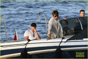 leonardo-dicaprio-yacht-day-camila-morrone-42.thumb.jpg.dcd473fe96ace255360fc72bed86b201.jpg