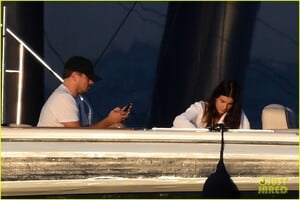 leonardo-dicaprio-yacht-day-camila-morrone-46.thumb.jpg.d5201814cf48e0afccabb2a3546a72e7.jpg