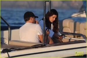 leonardo-dicaprio-yacht-day-camila-morrone-50.thumb.jpg.15714524b6000be2fb82a56148950a97.jpg