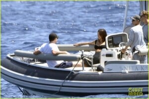 leonardo-dicaprio-yacht-day-camila-morrone-64.thumb.jpg.3479b4639868d9c48481a569de0622d2.jpg