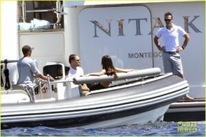 leonardo-dicaprio-yacht-day-camila-morrone-67.thumb.jpg.5fdd52c95c326d2e85c335b1500c479f.jpg