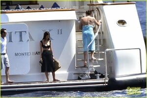 leonardo-dicaprio-yacht-day-camila-morrone-74.thumb.jpg.265ff389b5d1a3ac61ee2ec151b43d53.jpg