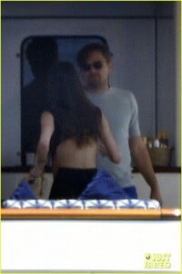 leonardo-dicaprio-yacht-day-camila-morrone-98.thumb.jpg.bb5c166e7b43db4abc48660b86187c86.jpg