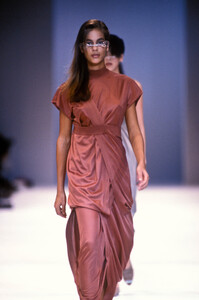 105330286_IsseyMiyake1990WomenRTW23.thumb.jpg.3fdcd7f468e1f81a2dcbf0d895f78b81.jpg