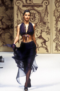 1138586751_Chanel1993HauteCouture43.thumb.jpg.d0be06493fe520edbcd9744a3f417545.jpg