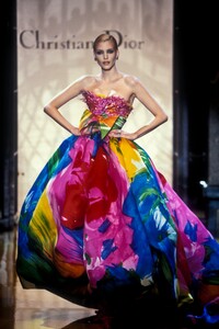 1196410234_ChristianDior1995HauteCouture150.thumb.jpg.849e0e94b4eeeb01670c1e1fa1023e26.jpg