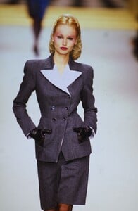 1242643331_herve-leger-fw-1995-adriana-karembeu(14).thumb.jpg.c07b37c3ec93279d69bdc41e0a1e1615.jpg