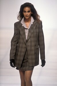 135188843_GiorgioArmani1991WomenRTW25.thumb.jpg.a1c1b206361750fbdbd3f5ddbd27bab1.jpg