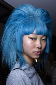 1383201039_JeremyScottSpring2020BackstageaCwPcTYYWElx.thumb.jpg.ffb9f9be8b49673c251c93f27dadf537.jpg