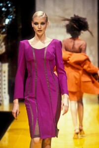 1419223534_ChristianDior1995HauteCouture34.thumb.jpg.9448f96e018ef9840f8c5699e9fc49ad.jpg