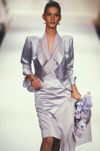 1442153329_ChristianDior1990HauteCouture35.thumb.jpg.99417ea06bb0909aa415a2239638c6a1.jpg