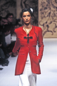 1448132919_Chanel1993HauteCouture32.thumb.jpg.e7bd098c4839155ddb6e529b42840904.jpg