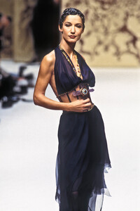 1504236052_Chanel1993HauteCouture44.thumb.jpg.b30598de6c5b02c7af1b87edeb3ea886.jpg