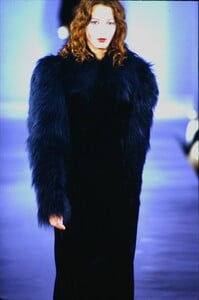 154477030_anna-sui-fw-1993(4).thumb.jpg.6fd816926b43ca07c2cc373c3b65abf7.jpg