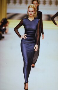 1726390554_herve-leger-fw-1995-adriana-karembeu(16).thumb.jpg.9345da7987632a0a881de5d83bcaa33a.jpg