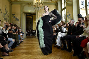 Coco+Rocha+Christian+Siriano+Runway+Paris+N0L8sn02pjZx.jpg