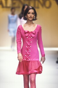 1747458635_Valentino1992WomenRTW159.thumb.jpg.eb453196ce08139939b9b65de621ae10.jpg