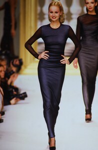 1925587686_herve-leger-fw-1995-adriana-karembeu(18).thumb.jpg.d319d30300df0cacc83dec3fd0a5a9f7.jpg