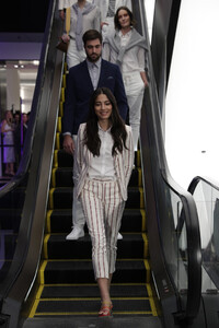 Jessica+Gomes+David+Jones+SS19+Bright+Night+qx90g4aWuffx.jpg