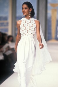 375199813_Valentino1990HauteCouture106.thumb.jpg.4cd2814fbcaf587f0232c74baed0ffd1.jpg