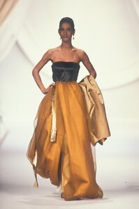 377673182_ChristianDior1990HauteCouture237.thumb.jpg.6b1bda0b3d15d8028ae4102617ae79f7.jpg