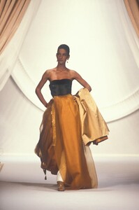 405074447_ChristianDior1990HauteCouture236.thumb.jpg.d34a0ec04253025356862bc5e2c00bbd.jpg