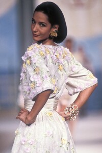 430264059_Valentino1990HauteCouture81.thumb.jpg.dc9e9b3c6b71a6d124590b1a28df36e7.jpg