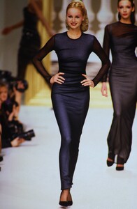 478459939_herve-leger-fw-1995-adriana-karembeu(17).thumb.jpg.8442933f55304fca0dcf119e62d9a0a7.jpg