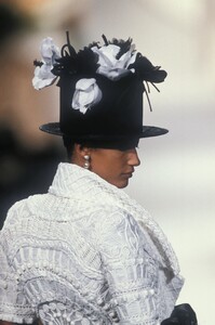 483820790_ChristianDior1990HauteCouture80.thumb.jpg.cc2d8357da9cc7ac32d1b71633625199.jpg