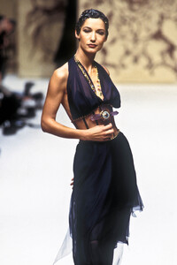 501581114_Chanel1993HauteCouture124.thumb.jpg.2f3098479b592a1dc562759857507d62.jpg