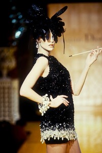 568111545_ChristianDior1995HauteCouture144.thumb.jpg.bf100628bab47039efece7977255678a.jpg