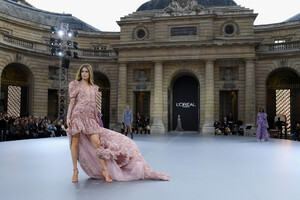 Le+Defile+L+Oreal+Paris+Runway+Paris+Fashion+I9p187DhcH6x.jpg