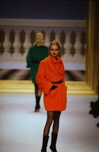 701220883_herve-leger-fw-1995-adriana-karembeu(28).thumb.jpg.a8080b4982e7dd87aeb6e938ee9b96db.jpg