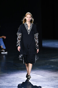 837827280_RagBoneRunwaySeptember2019NewYorkFashion9Kk_9r2n4OGx.thumb.jpg.5c56de91036760269b09a2c428af14f0.jpg