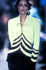 957182638_ThierryMugler1993WomenRTW95.thumb.jpg.053ce69abc92532dbf9d6217bbb9c6f6.jpg