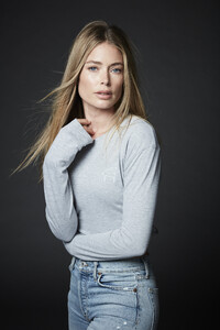 June_4_KOTN_GreySweaterJeans_Doutzen_051.thumb.jpg.ffabc91bf25d317d32f9549afc68bea8.jpg