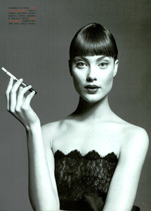 Ritratti_Comte_Vogue_Italia_March_1994_02.thumb.png.33f365f918fb535fbb7bc80ffb5535a3.png