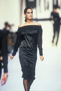 angelo-tarlazzi-fw-1992-6.thumb.jpg.c70f1de7d6584ba0f5070f6fa28bfd6f.jpg