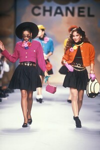 chanel-ss-1988-4.thumb.jpg.c29aba2bcfe59dbed441f79c2a77a9b4.jpg