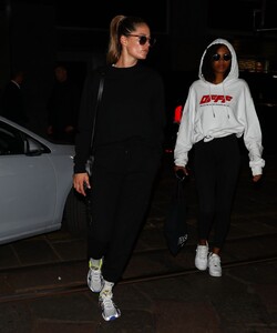 doutzen-kroes-leaves-her-hotel-in-new-york-09-21-2019-0.jpg