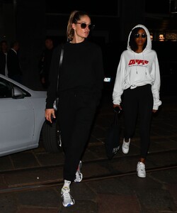 doutzen-kroes-leaves-her-hotel-in-new-york-09-21-2019-1.jpg