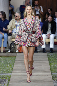 etro_rtw_spring_2020_ars_016.thumb.jpg.df431b0123c2d19dd610970d2f51a02a.jpg