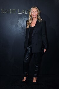 kate-moss-saint-laurent-show-at-paris-fashion-week-09-24-2019-6.jpg